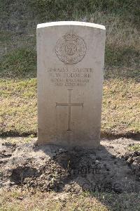 Ismailia War Memorial Cemetery - Podmore, F W